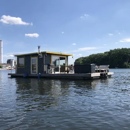 Botel Grosses Gemuetliches Hausboot In Berlino