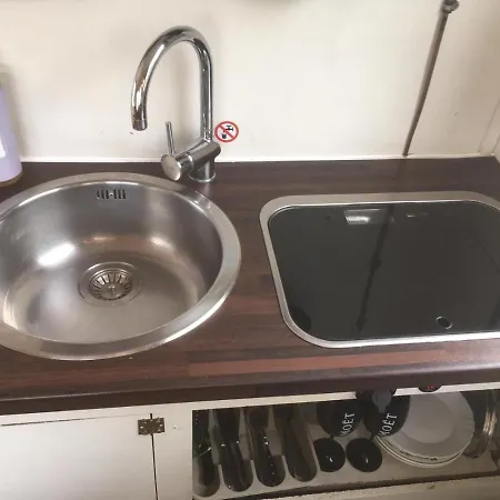 Grosses Gemuetliches Hausboot In بوتيل *